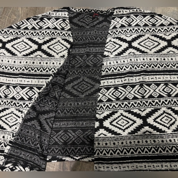 Tribal Open Front Dolman Cover Up By, BONGO
Medium - Picture 8 of 10